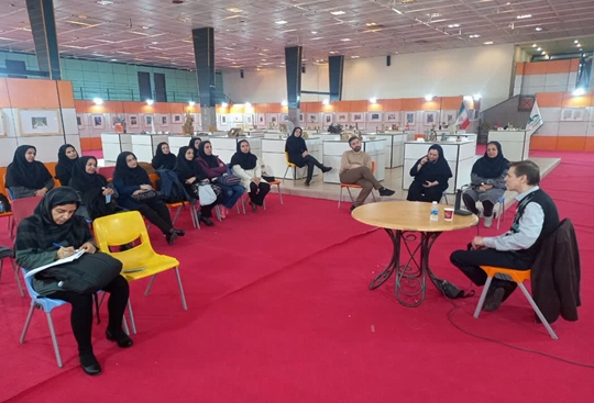 بازدید کارکنان کانون استان مرکزی از نمایشگاه آثار دهمین دو سالانه هنرهای تجسمی